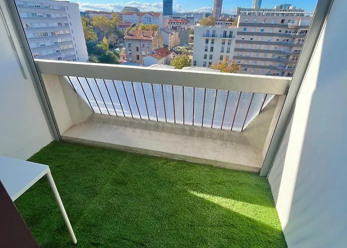 Cozy And Modern With View Lägenhet
