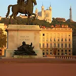 Cozy And Modern With View Apartment Lyon