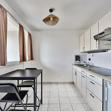 Cozy And Modern With View Apartment