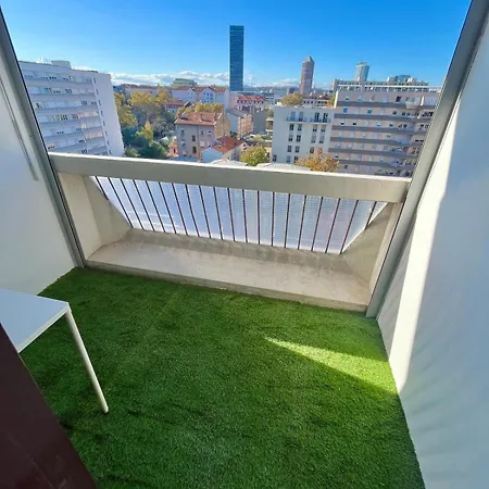 Cozy And Modern With View Appartamento